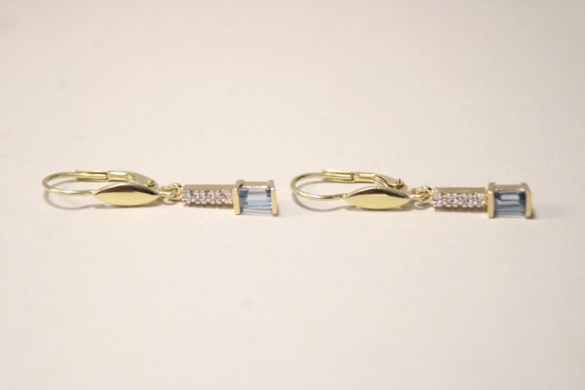 Dámske visiace náušnice so svetlo modrým zirkónom, žlté zlato, klasický patent, 3,18 g, 14K 585/1000 - Farba zlata: Žltá, Druh kameňa: FAREBNÝ ZIRKÓN, Farba kameňa: Svetlomodrý, Váha (g): 3,18, Rýdzosť: 14 karátov 585/1000