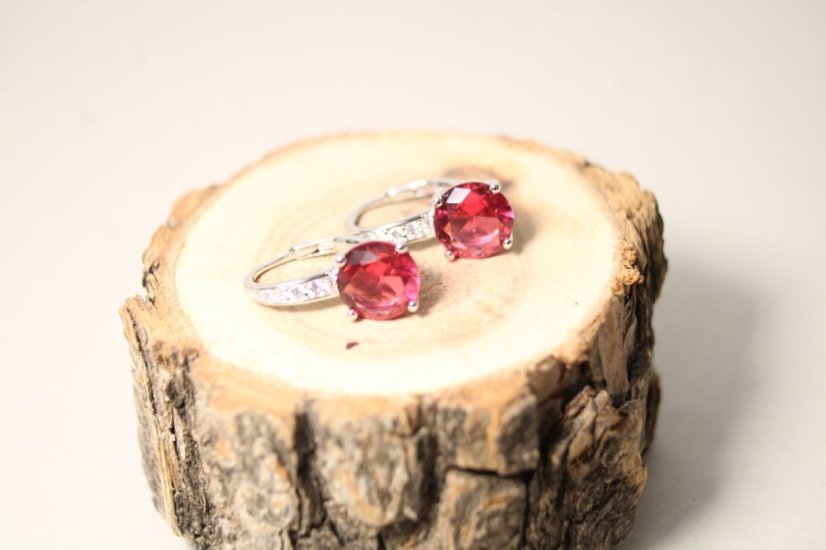 Naušnice- červený kameň v krapničkách- patent- rhódiované striebro