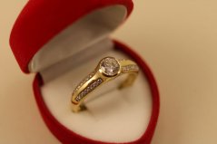 Prsteň- číre zirkóny- žlté zlato- 14 karátov