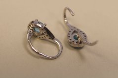 Náušnice-tvar slzy-modrý zirkón-číre kamienky-patent-striebro-rhodium
