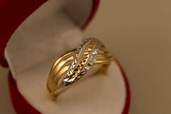 Prsteň- ozdobný gravír- viacfarebné zlato- 14 karátov