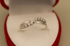 Zlatý prsteň z bieleho zlata číre zirkóny, veľkosť 49, 1,12g 14k 585/1000