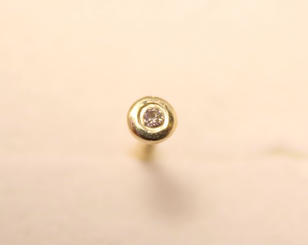 Zlatý piercing do nosa so žiarivym čírym briliantom 0,01 ct, žlté zlato, 0,17 g, 14 karátov 585/1000
