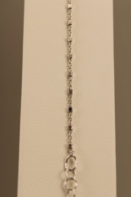 Strieborný náramok jemný vzor kociek na pílkovej retiazke, rhodium, 17-20,5cm, 1,22g 925/1000 - Materiál: Striebro, Dĺžka náramku (cm): 17 + 3,5, Váha (g): 1,22, Rýdzosť: STRIEBRO 925/1000