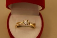 Prsteň- číre zirkóny- žlté zlato- 14 karátov