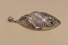 Prívesok- listový tvar- biele zlato-číre zirkóny-14 karátov