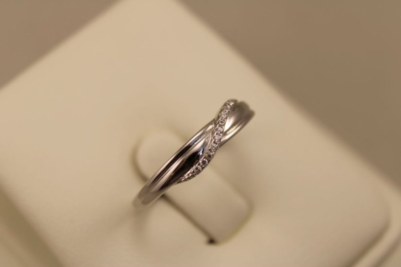 Prsteň -číre zirkóny-rhodium-striebro