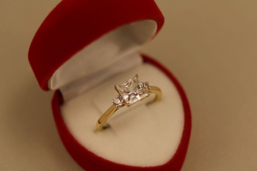 Prsteň- číre zirkóny- žlté zlato- 14 karátov