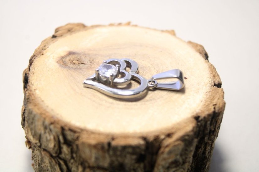 Prívesok- vyrezávané srdiečka- číry zirkón- chirurgická oceľ