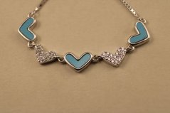 Náramok- tyrkysové srdiečka- číre zirkóny- rhódiované striebro