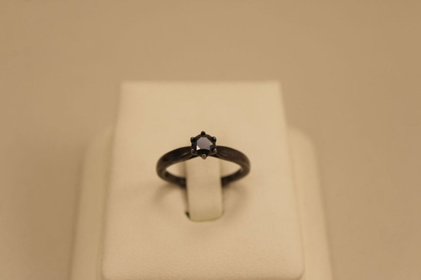 Zlatý prsteň s rutheniom a čiernym diamantom 0,65 ct - 14 karátov