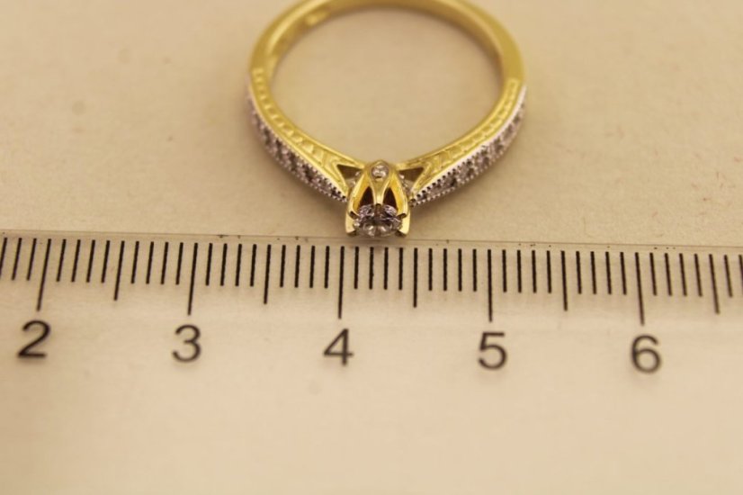 Prsteň- diamant- 0,15 ct- H/Si2- kombinované zlato- 14 karátov
