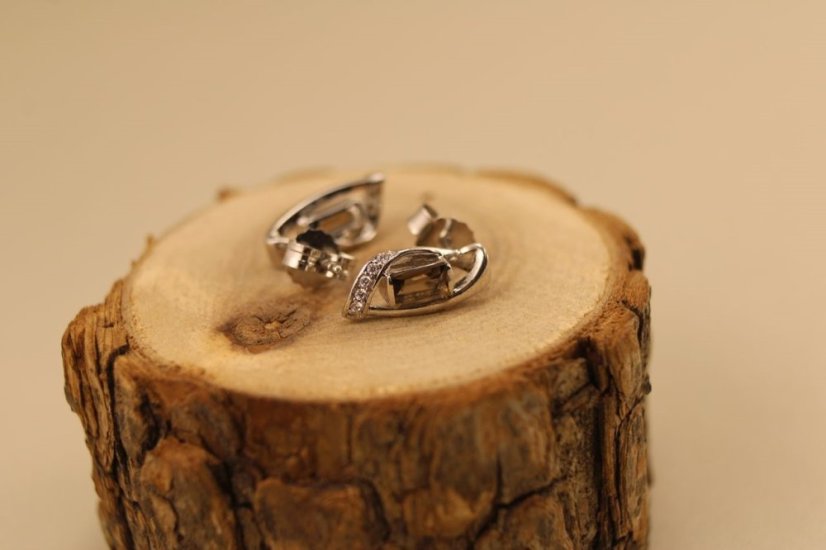 Náušnice-hnedo-šedý kremeň-číre zirkóny-rhodium-puzetky-striebro