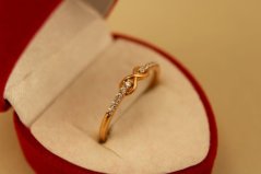 Zlatý prsteň, rúžové zlato, číre zirkóny, vzor nekonečno, veľkosť 54, 1,29 g, 14k 585/1000