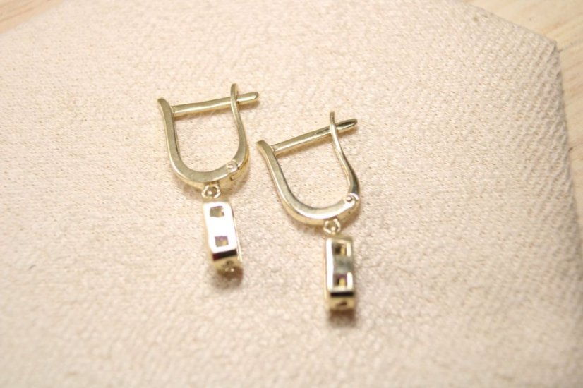 Náušnice- visiace- fialový zirkón- francúzsky patent- žlté zlato- 14 karátov