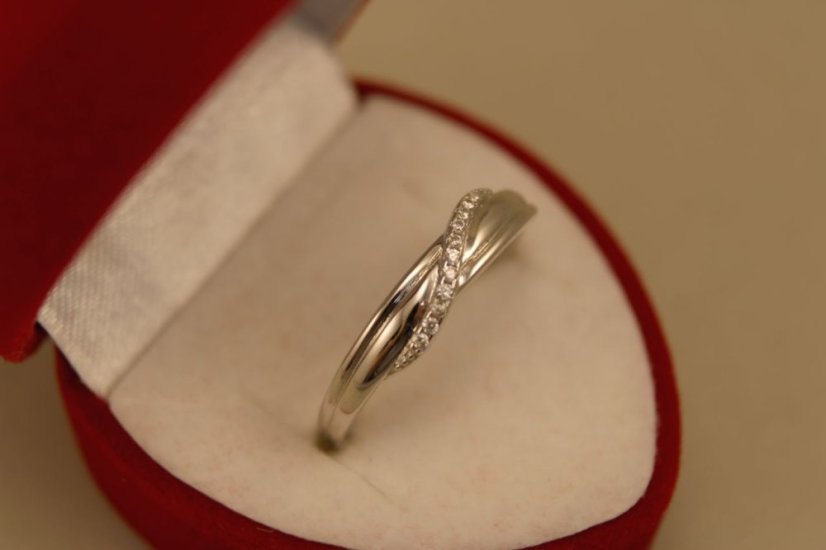 Prsteň -číre zirkóny-rhodium-striebro