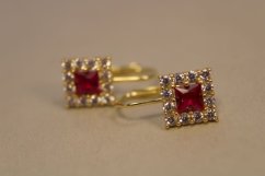 Naušnice patentové- žlté zlato- červený kameň- 14 karátov