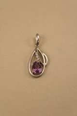 Prívesok- Ametyst-číre zirkóny-rhodium-striebro
