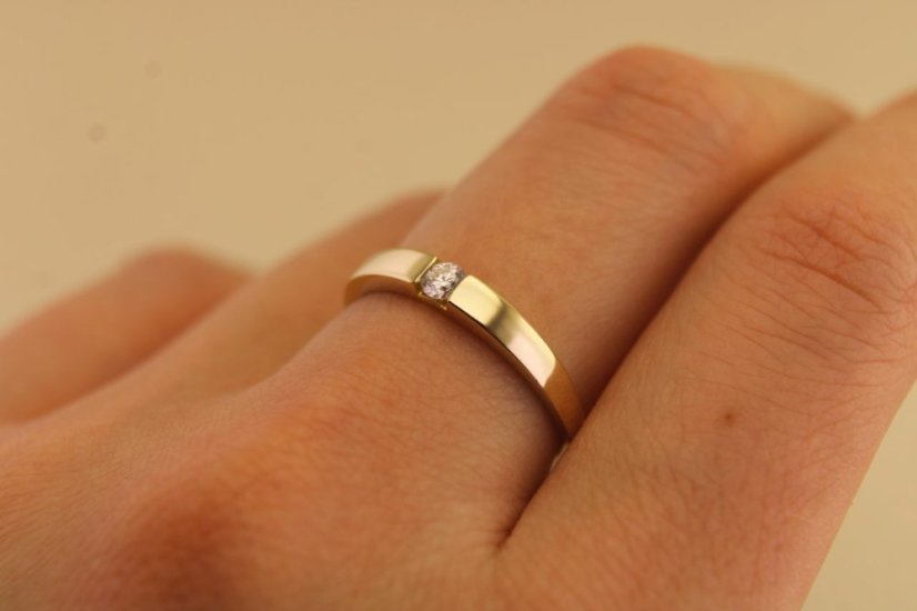 Prsteň- briliant- H/Si2- žlté zlato- 14 karátov