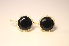 Elegantné pozlátené náušnice s čiernym zirkónom, číre zirkóny, klasické zapínanie, 3,56 g, 925/1000
