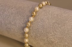 Náramok- biele a zlaté sladkovodné perly- striebro