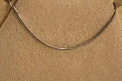 Retiazka-pololanko-chirurgická oceľ