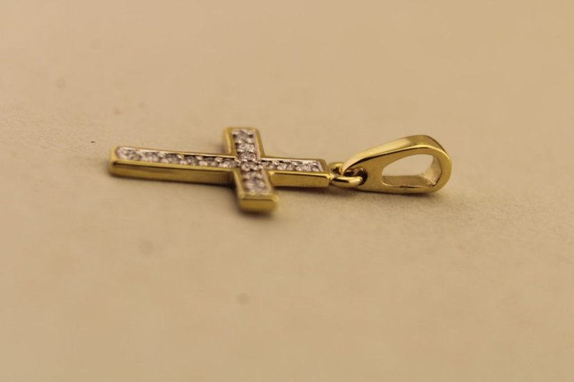 Prívesok- krížik- diamanty- žlté zlato- 14 karátov