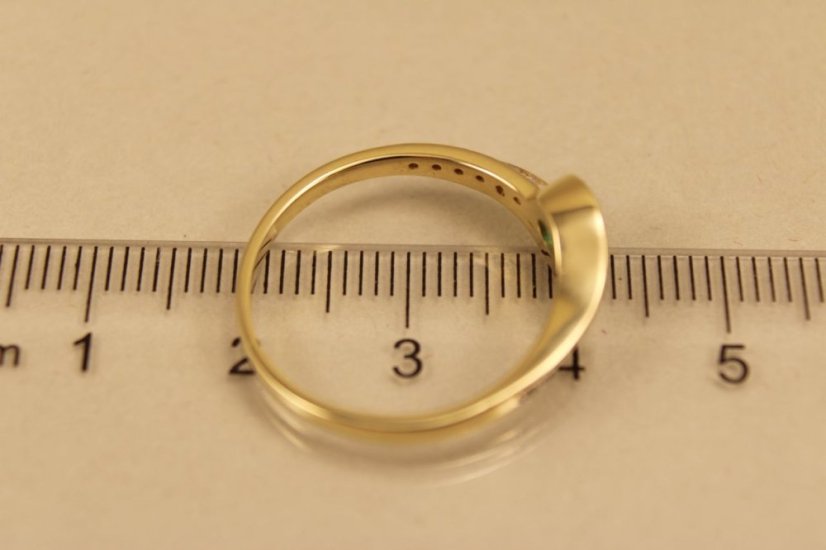 Zlatý prsteň, žlté zlato, zelený zirkón, veľkosť 59, 2,84g 14k 585/1000