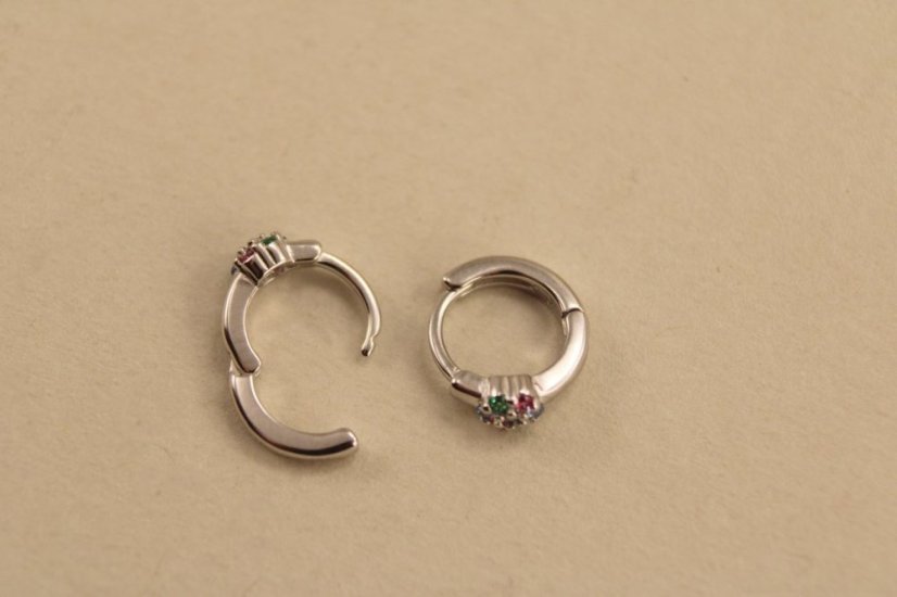 Náušnice -farebné zirkóny-zacvakávacie zapínanie-rhodium-striebro