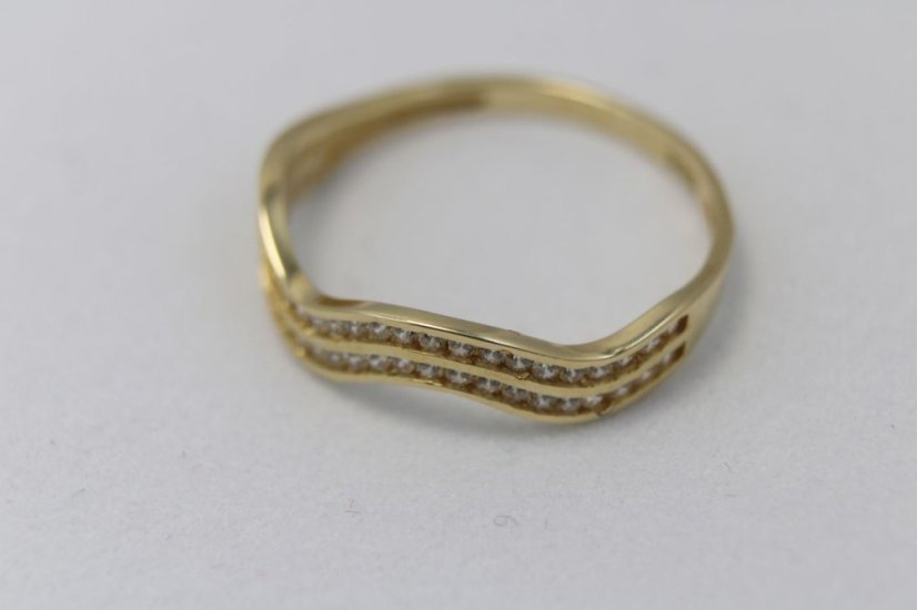Prsteň žlté zlato číre zirkóny, veľkosť 57, 1,52g 14k 585/1000 - Farba zlata: Žltá, Druh kameňa: ZIRKÓN, Farba kameňa: Číry, Veľkosť prsteňa: 57, Váha (g): 1,52, Rýdzosť: 14 karátov 585/1000
