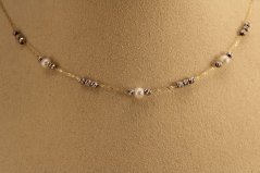 Celebritka - biele perličky - gravírované guličky - kombinované zlato - 14K