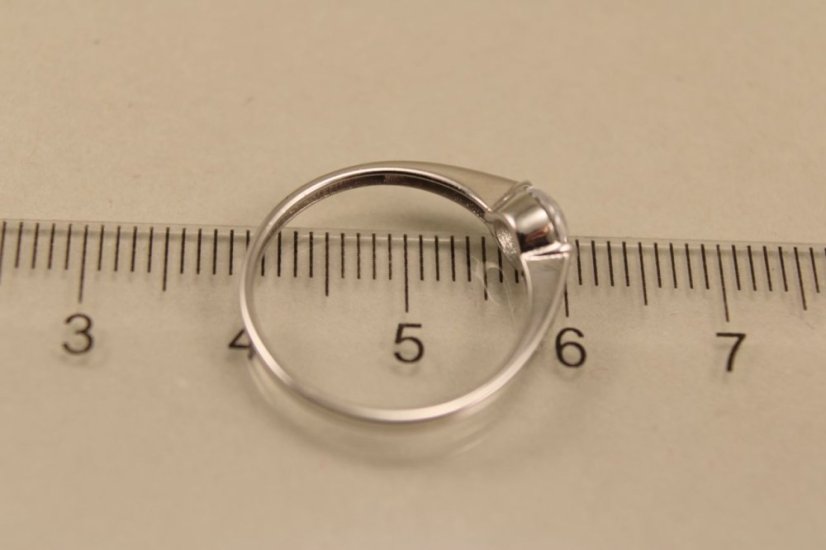 Zlatý prsteň, biele zlato, číre zirkóny, veľkosť 54, 1,45g 14k 585/1000