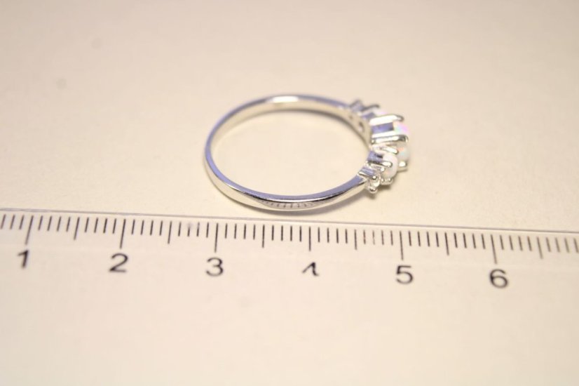 Strieborný rhódiovaný prsteň s bielymi opálmi, číre zirkóny, veľkosť 57, 1,71g, 925/1000