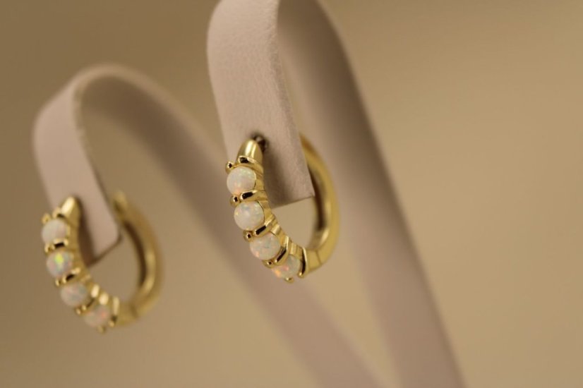 Náušnice- kruhy- biely opál- zacvakávacie- pozlátené striebro