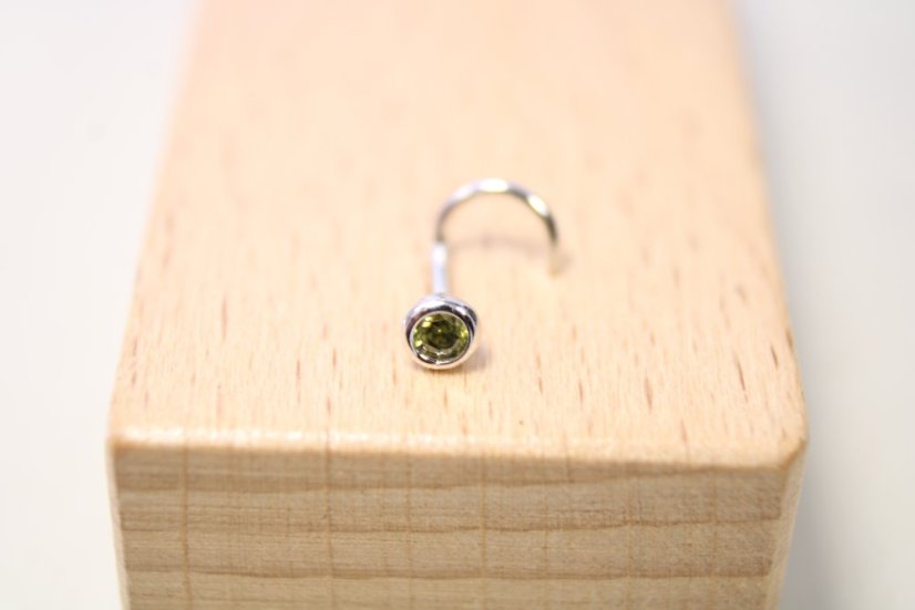 Piercing do nosa- zelený kamienok- rhódiované striebro