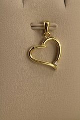 Prívesok-vyrezávané srdce-číry zirkón-pozlátené striebro