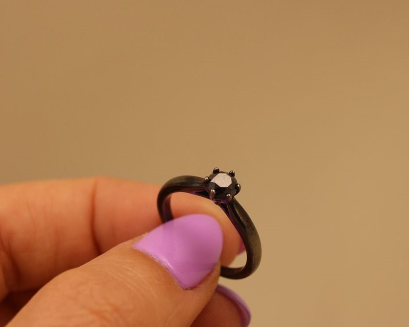 Zlatý prsteň s rutheniom a čiernym diamantom 0,65 ct - 14 karátov