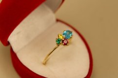 Zlatý prsteň, žlté zlato, kombinácia farbených zirkónov rôznych veľkostí a tvarov, veľkosť 58, 1,40 g, 14k 585/1000