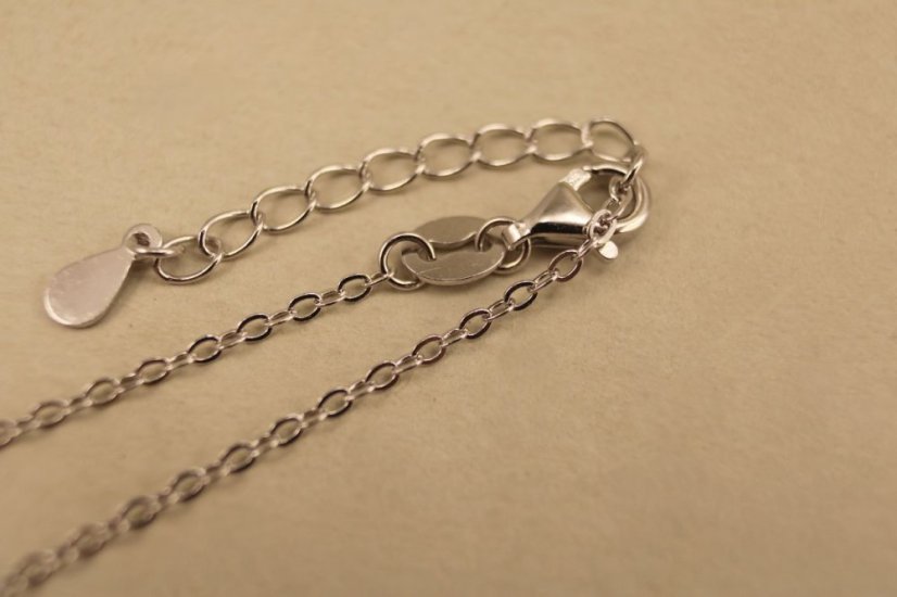 Retiazka- celebritka- motýľ- modrý opál- rhódiované striebro