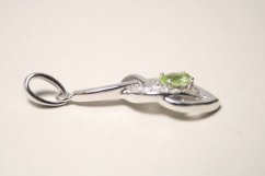 Prívesok-zelený Olivín- číre zirkóny- rhodium-striebro