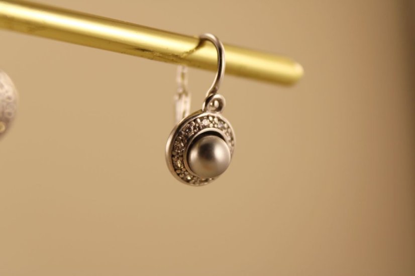 Strieborné náušnice, syntetická perla a číre zirkóny, 1,33g 925/1000