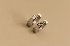 Náušnice- kruhy-  ozdobný gravír- zacvakávacie- rhódiované striebro