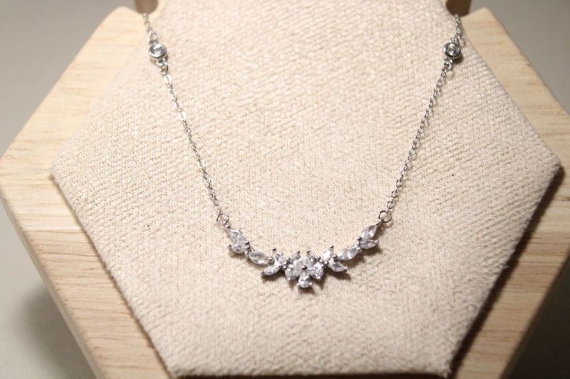 Strieborný náhrdelník so zirkónmi, rhodium, 43-48 cm, 2,58 g, 925/1000