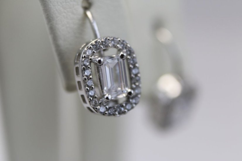 Náušnice visiace biele zlato číre zirkóny 2,23g 14k 585/1000 - Farba zlata: Biela, Druh kameňa: ZIRKÓN, Farba kameňa: Číry, Váha (g): 2,23, Rýdzosť: 14 karátov 585/1000