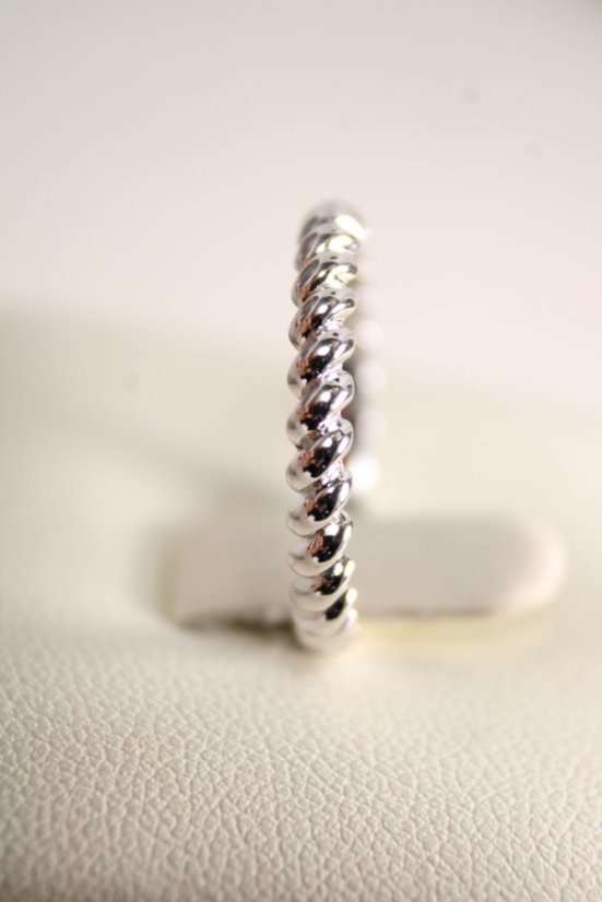 Prsteň- tvar pletenej špirály- rhódiované striebro