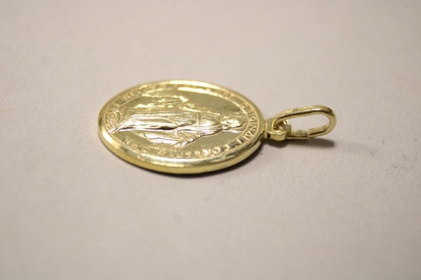 Pozlatený strieborný prívesok medailón s Pannou Máriou 3,13g, 925/1000 - Materiál: Pozlátené striebro, Váha (g): 3,12, Rýdzosť: STRIEBRO 925/1000