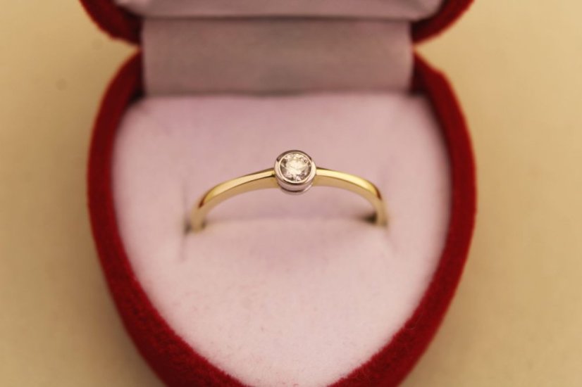 Prsteň brilianty- biely diamant- H/Si- kombinované zlato- 14 karátov
