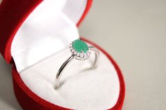 Prsteň-smaragd-číre zirkóny-rhodium-striebro