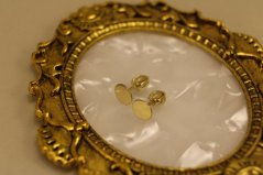 Náušnice- žlté zlato-hladký povrch-žlté zlato-šrúbky-14 karátov