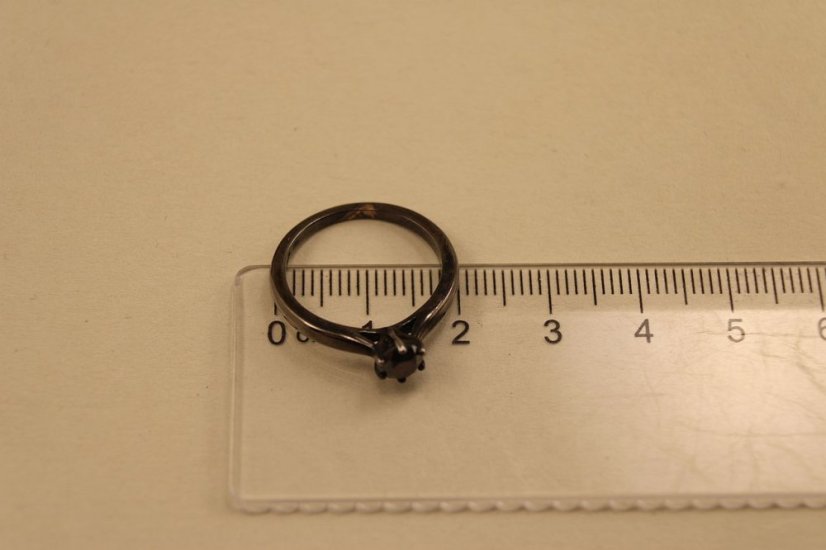 Zlatý prsteň s rutheniom a čiernym diamantom 0,65 ct - 14 karátov